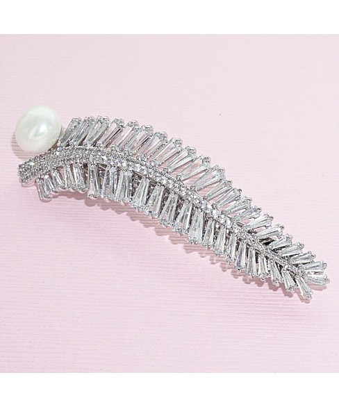 Luxurious Cubiczirconia Leaf With Pearl Barrette