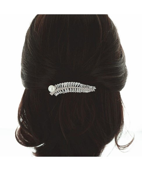 Luxurious Cubiczirconia Leaf With Pearl Barrette